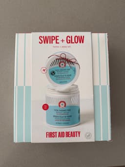 First Aid Beauty Swipe + Glow set